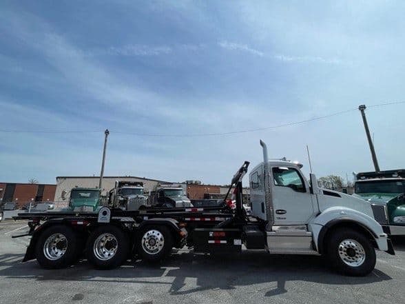 2025 Kenworth T880 image 10