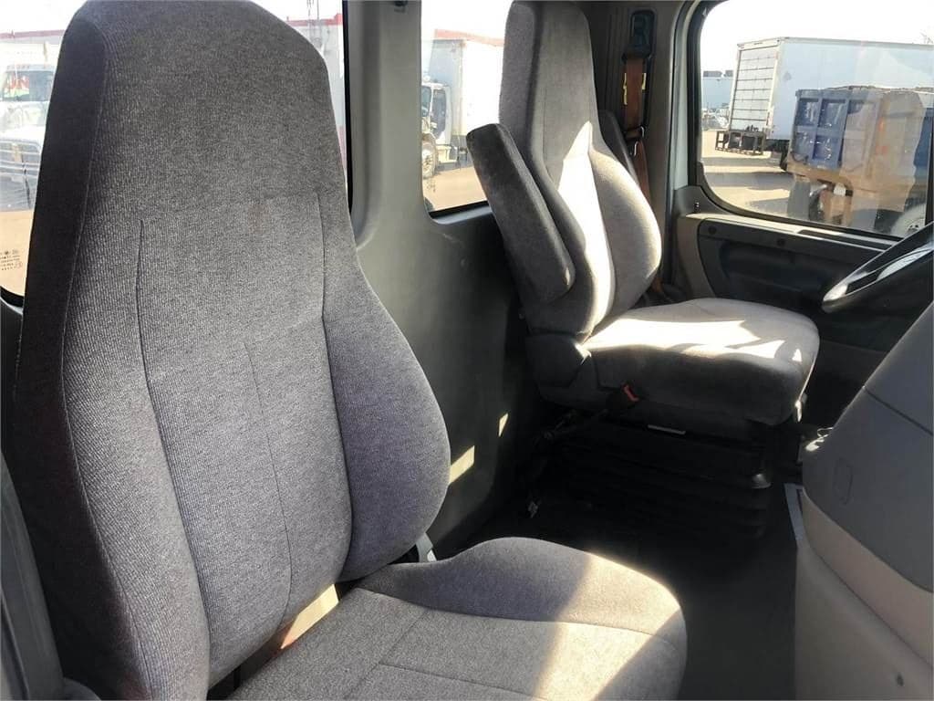 2018 Freightliner Cascadia image 13