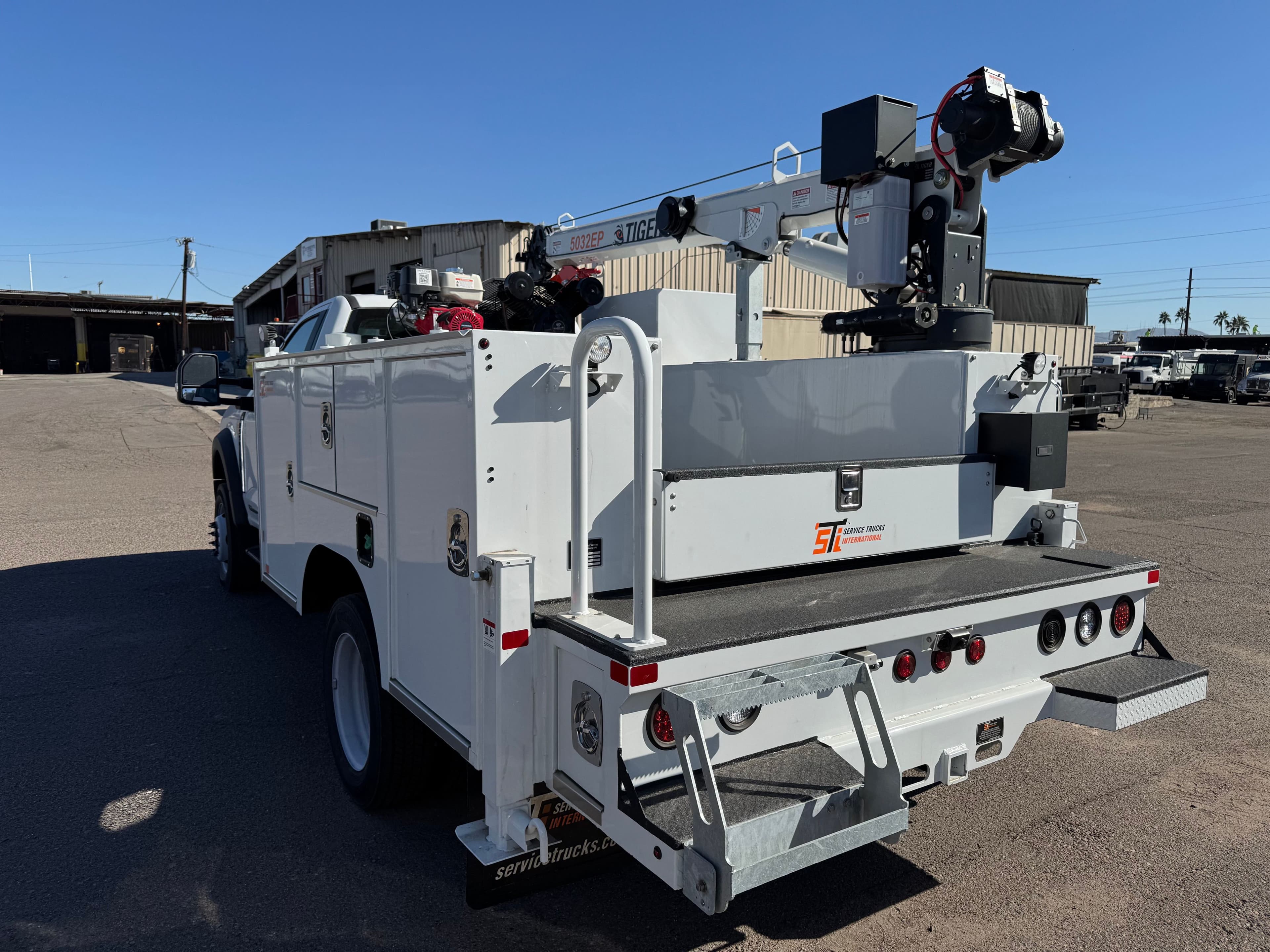 2025 Ford F-550 image 3