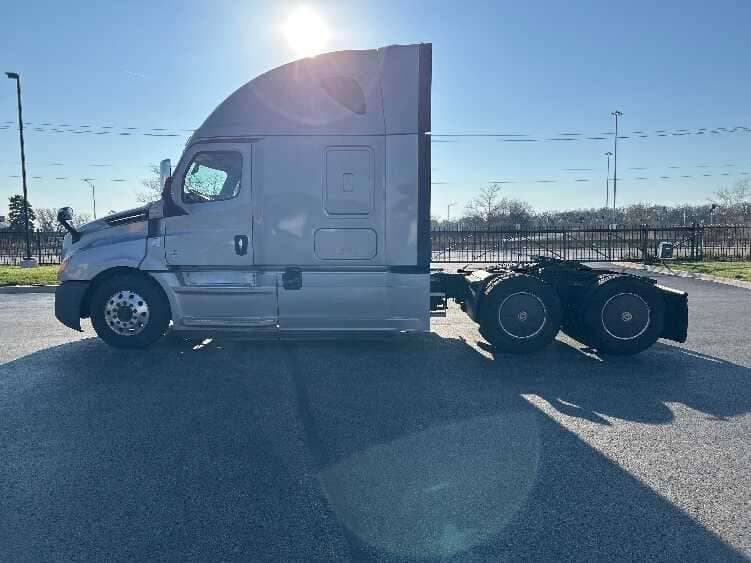 Used 2020 Freightliner T12664ST Conventional - Sleeper Truck in LA PORTE, IN image 6