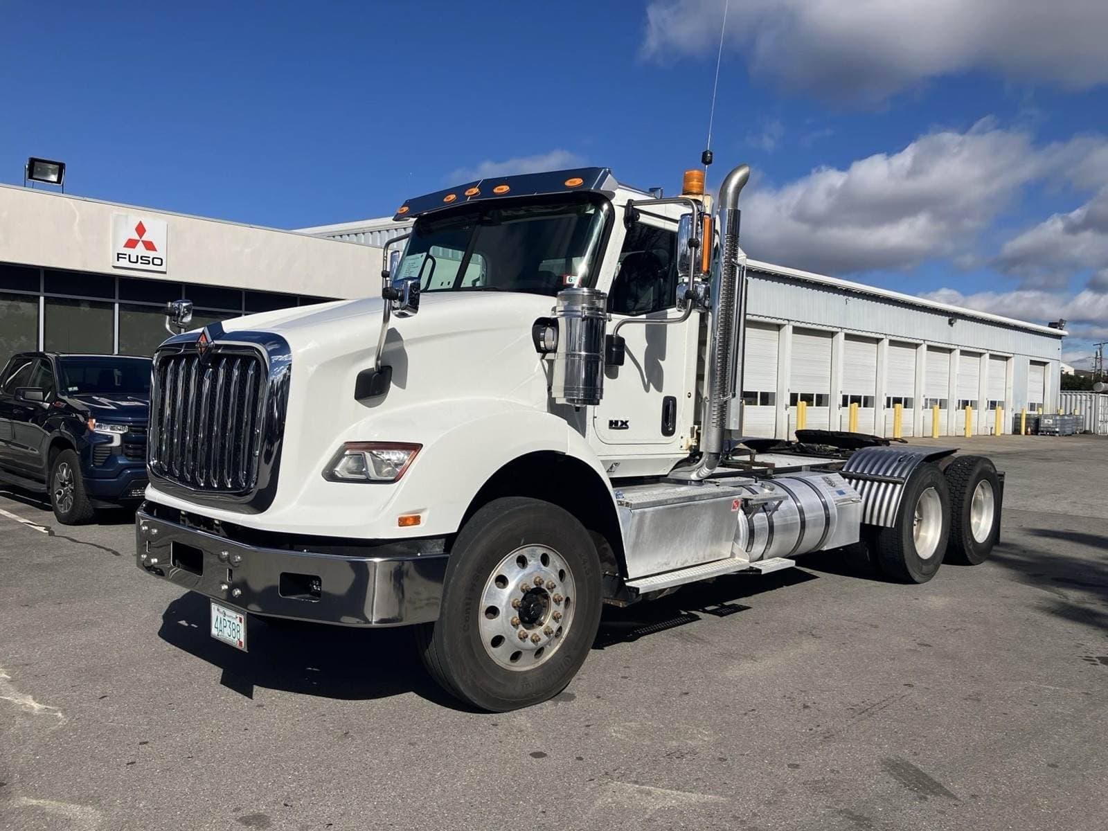 2018 International HX620 image 2