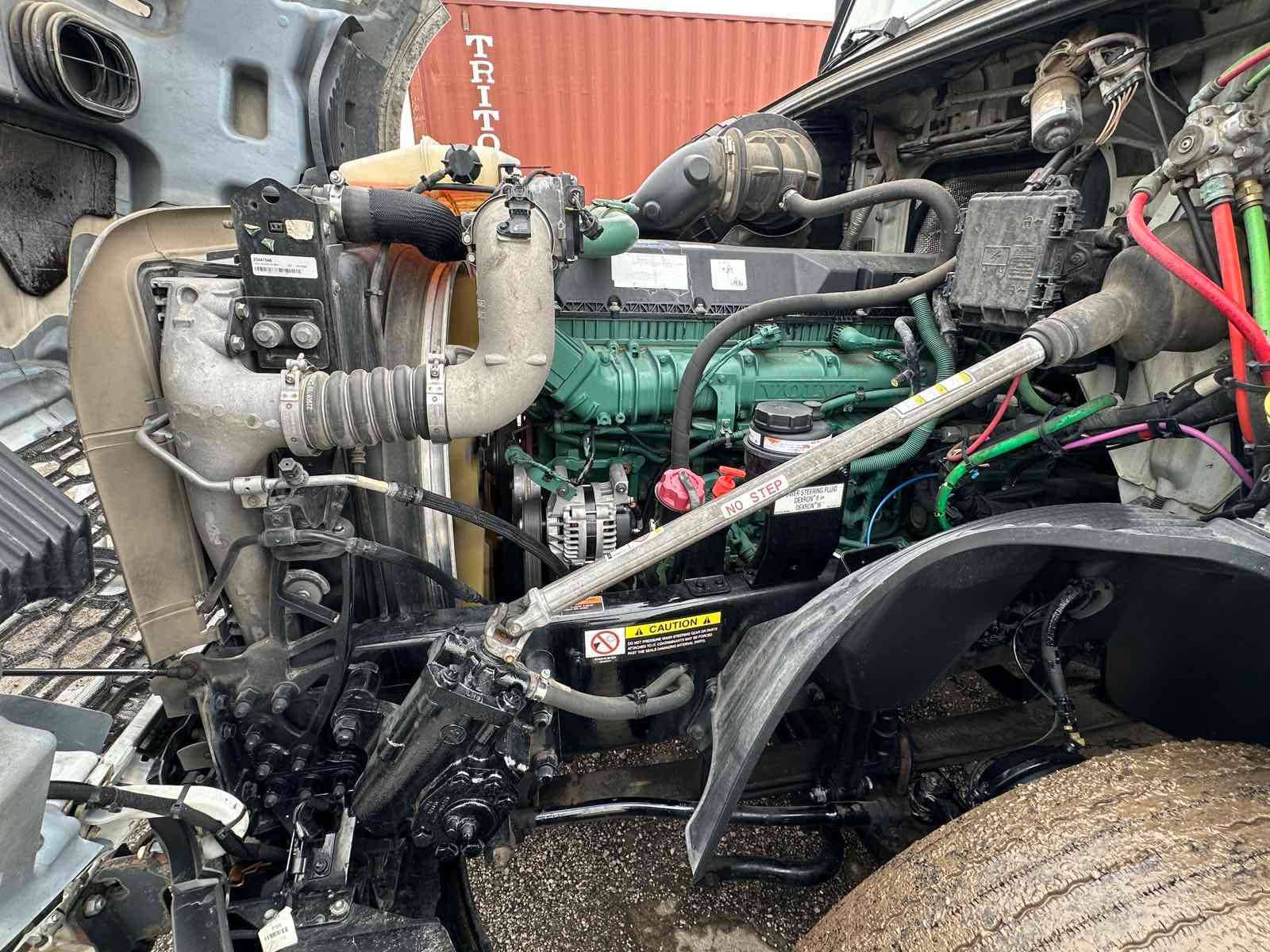 2023 Volvo VNL image 11