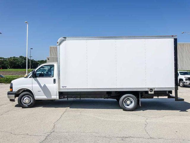 2026 Chevrolet Express 3500 Work Van Cutaway image 6