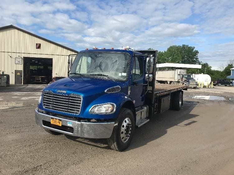 2021 Freightliner M2 image 2