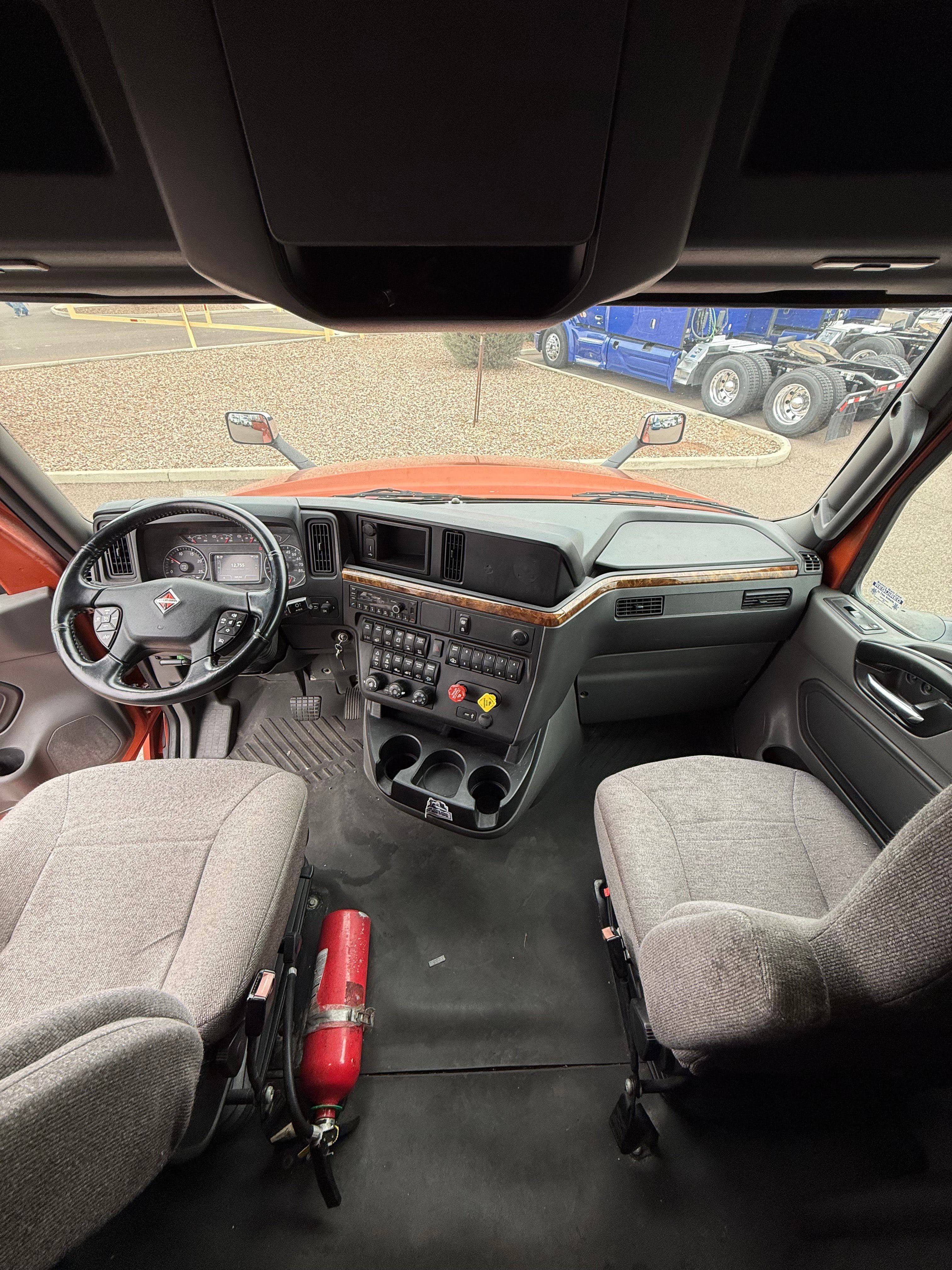 2022 International LT625 image 12