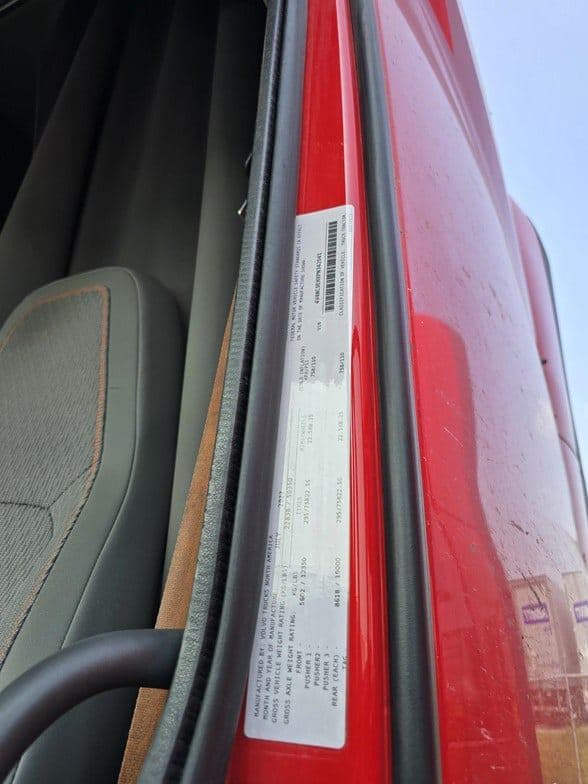 2023 Volvo VNL64T760 image 13