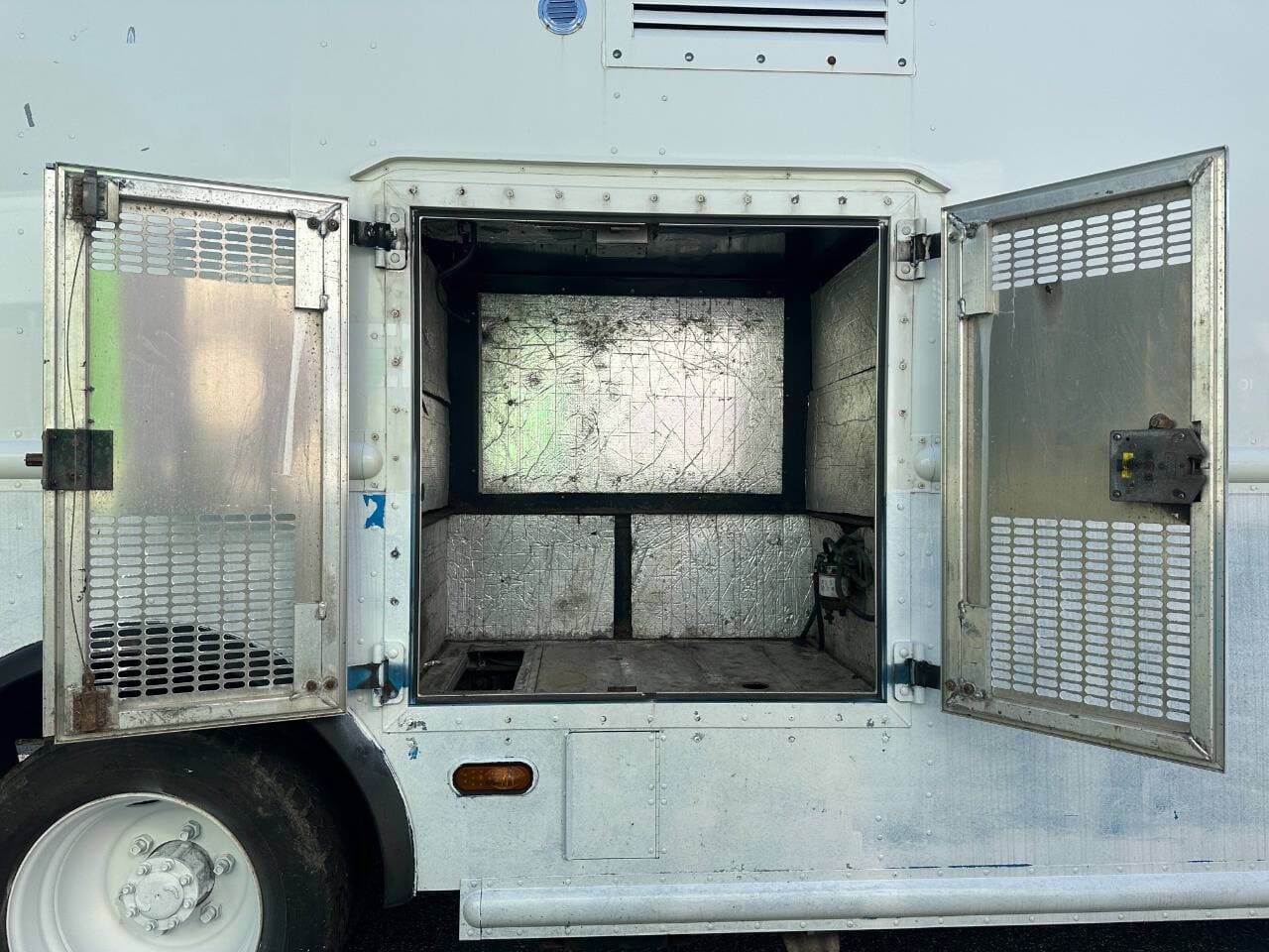 2014 Freightliner MT45 image 42