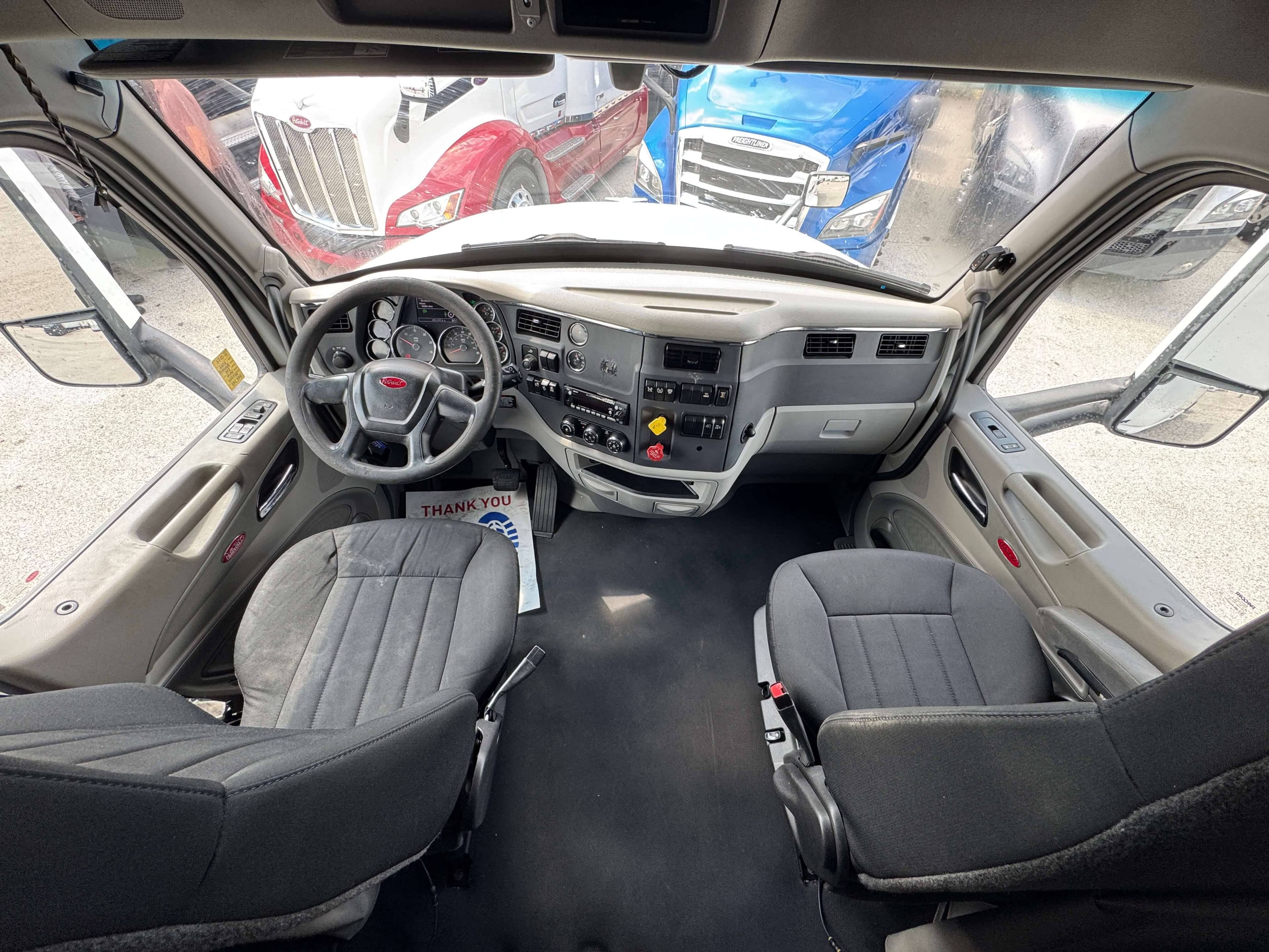 2022 Peterbilt 579 image 14