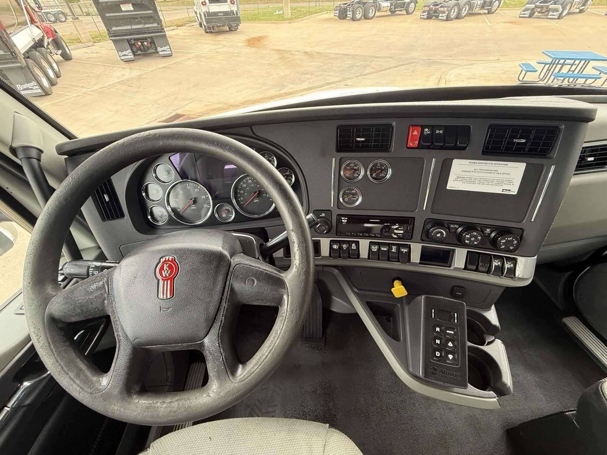 2019 Kenworth T880 image 8