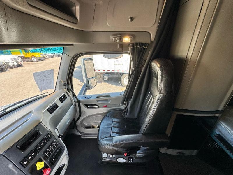 2022 Peterbilt 579 image 36
