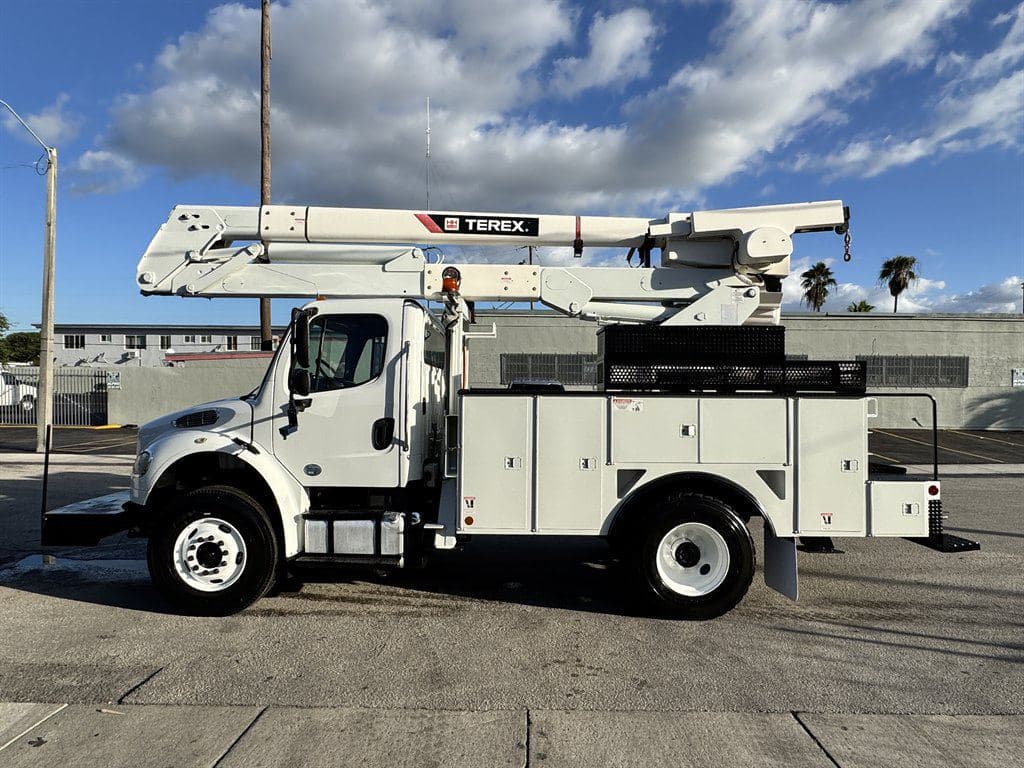 2015 Freightliner M2 106 image 9