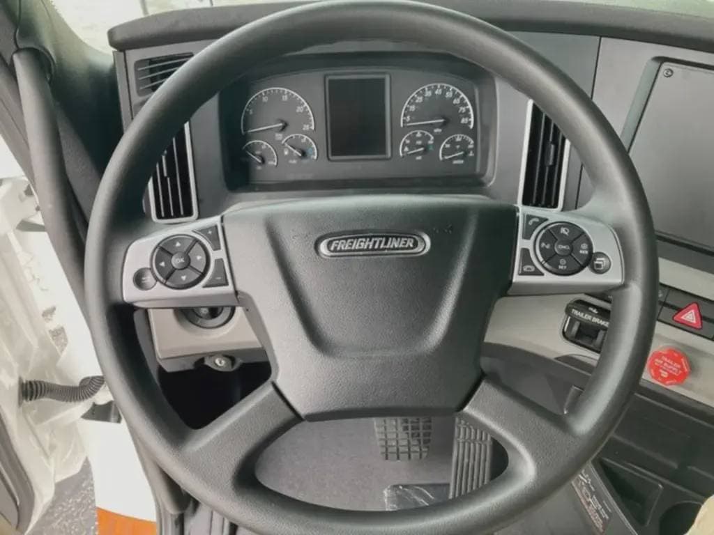 New 2025 FREIGHTLINER Conventional - Day Cab image 6