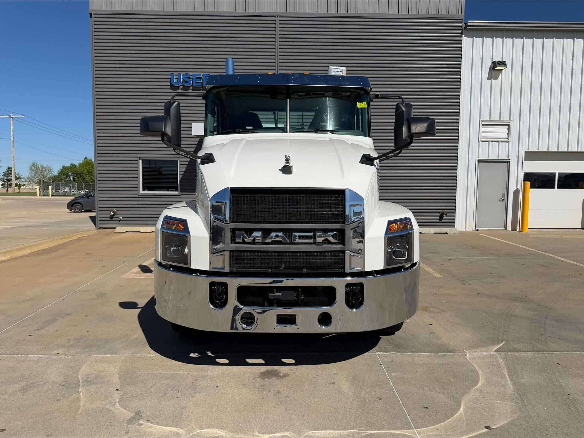 Used 2021 MACK ANTHEM Conventional - Day Cab in Oklahoma City, OK image 2
