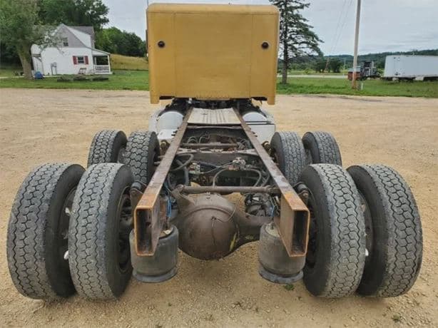 2001 FREIGHTLINER FLD112 image 4