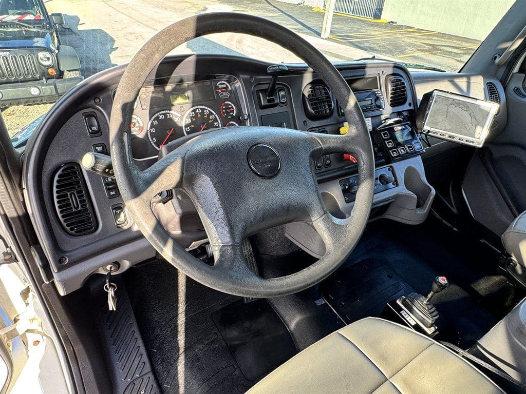 2015 Freightliner M2 106 image 60