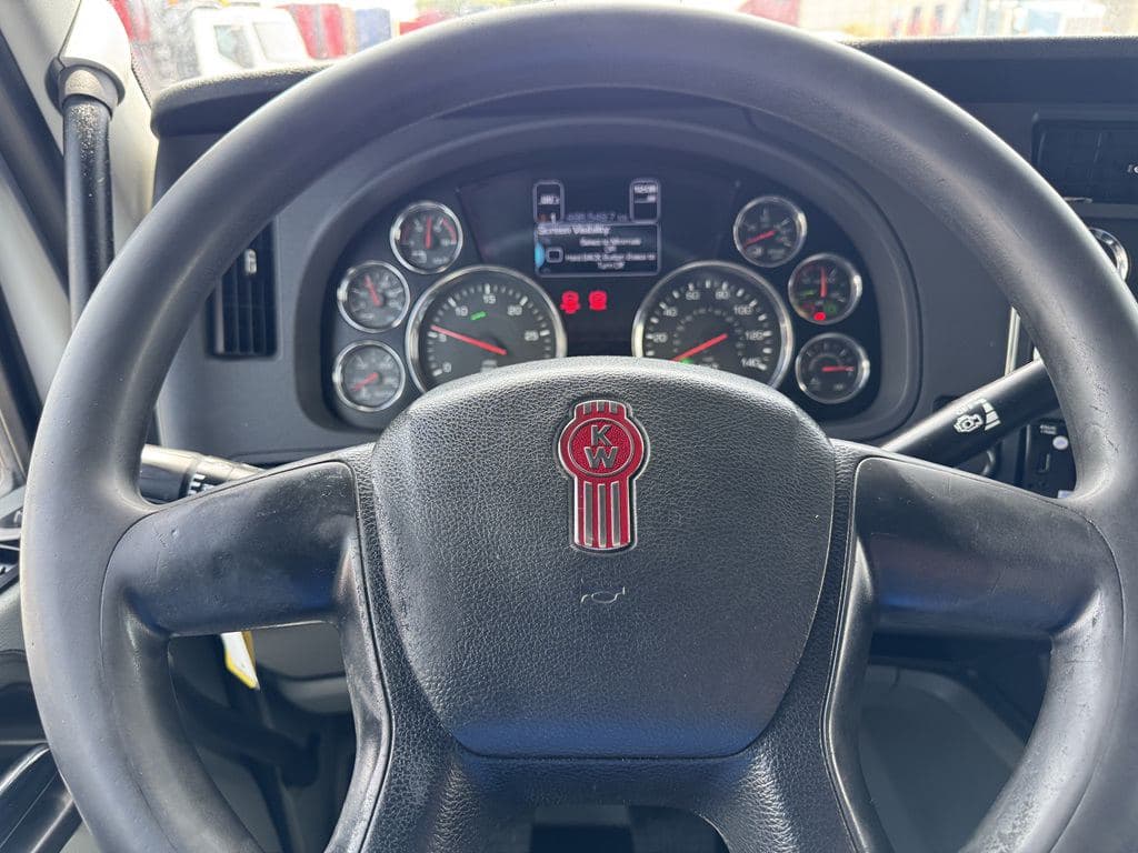Used 2021 KENWORTH T880 image 8