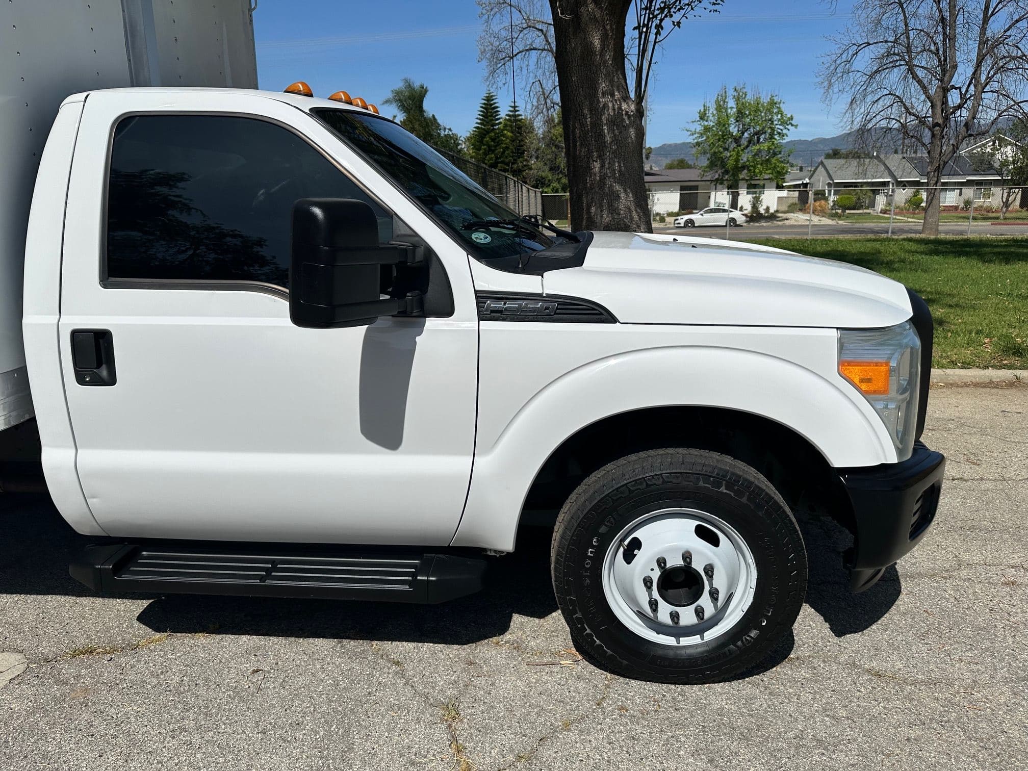 2016 Ford F-350 Reefer Box Truck with Liftgate image 10