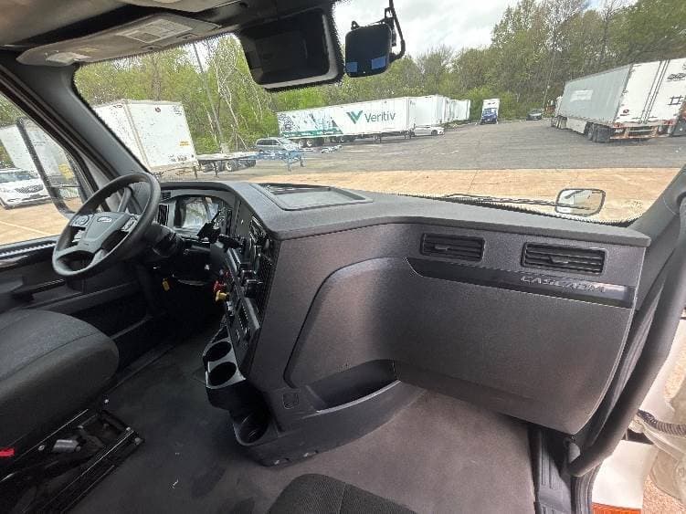 2023 Freightliner Cascadia 126 image 5