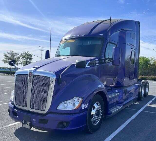 2022 Kenworth T680 image 1