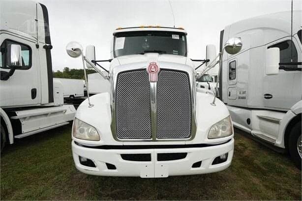 2013 Kenworth T6 Series image 3