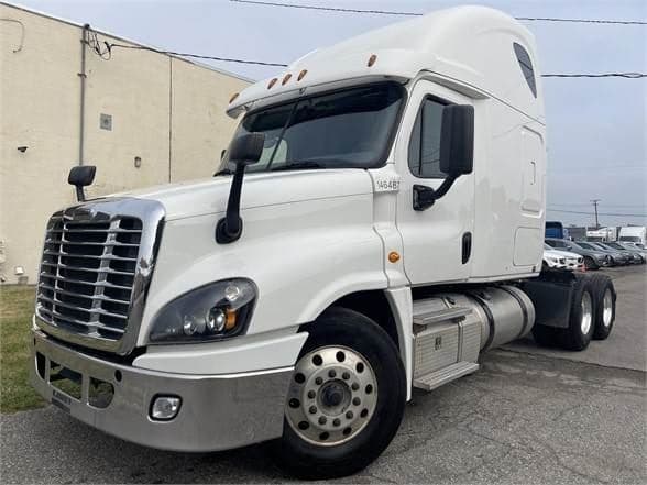 2016 Freightliner Cascadia image 1
