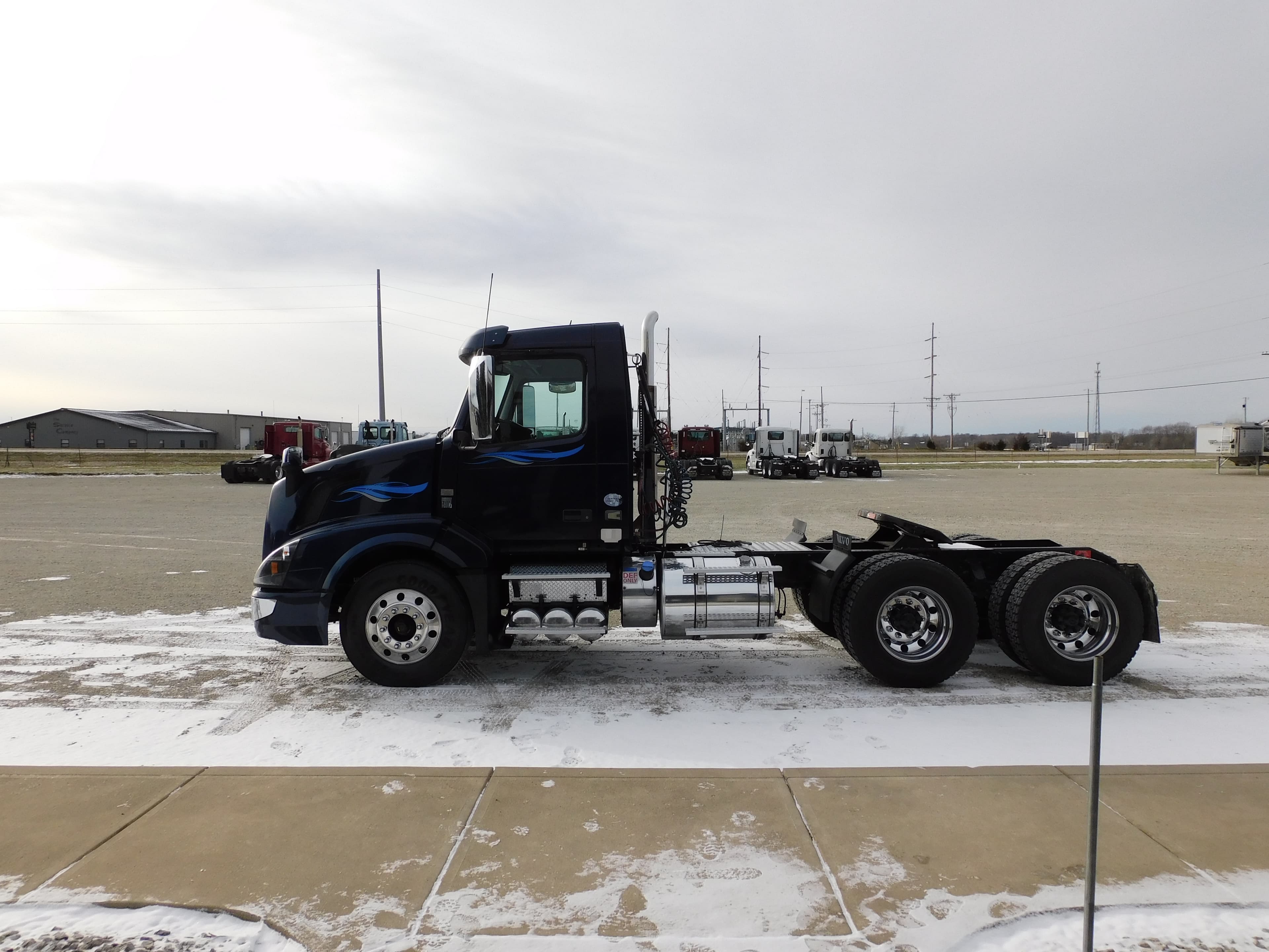 2018 Volvo VNL670 image 2