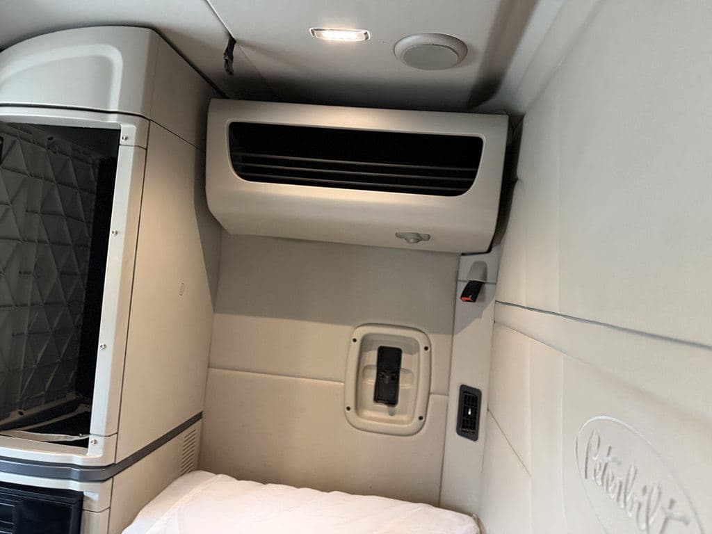 Used 2019 PETERBILT 579 image 28