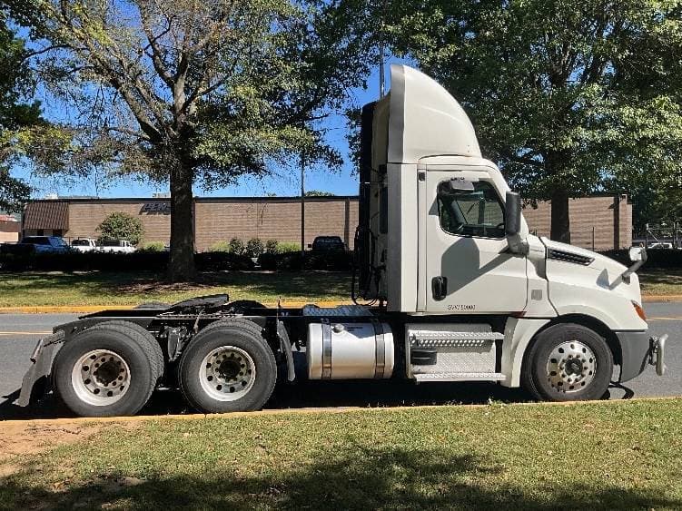 2021 Freightliner Cascadia image 9
