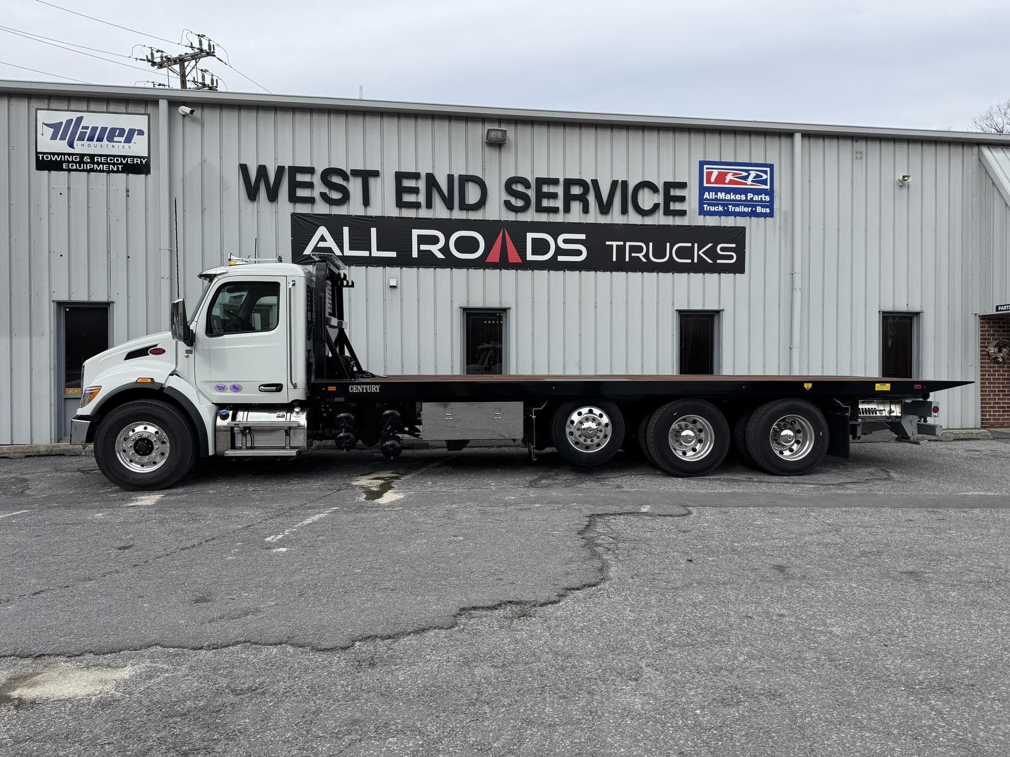 2027 Peterbilt 548 image 1