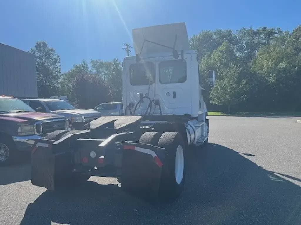 2019 Freightliner Cascadia 113 image 12