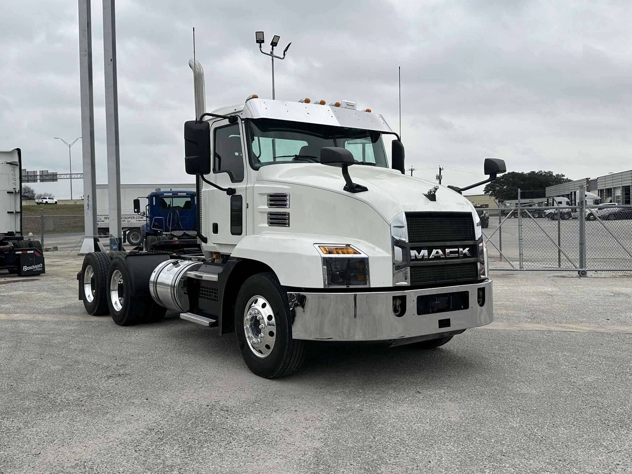 Used 2020 MACK ANTHEM Conventional - Day Cab in Tye, TX image 3