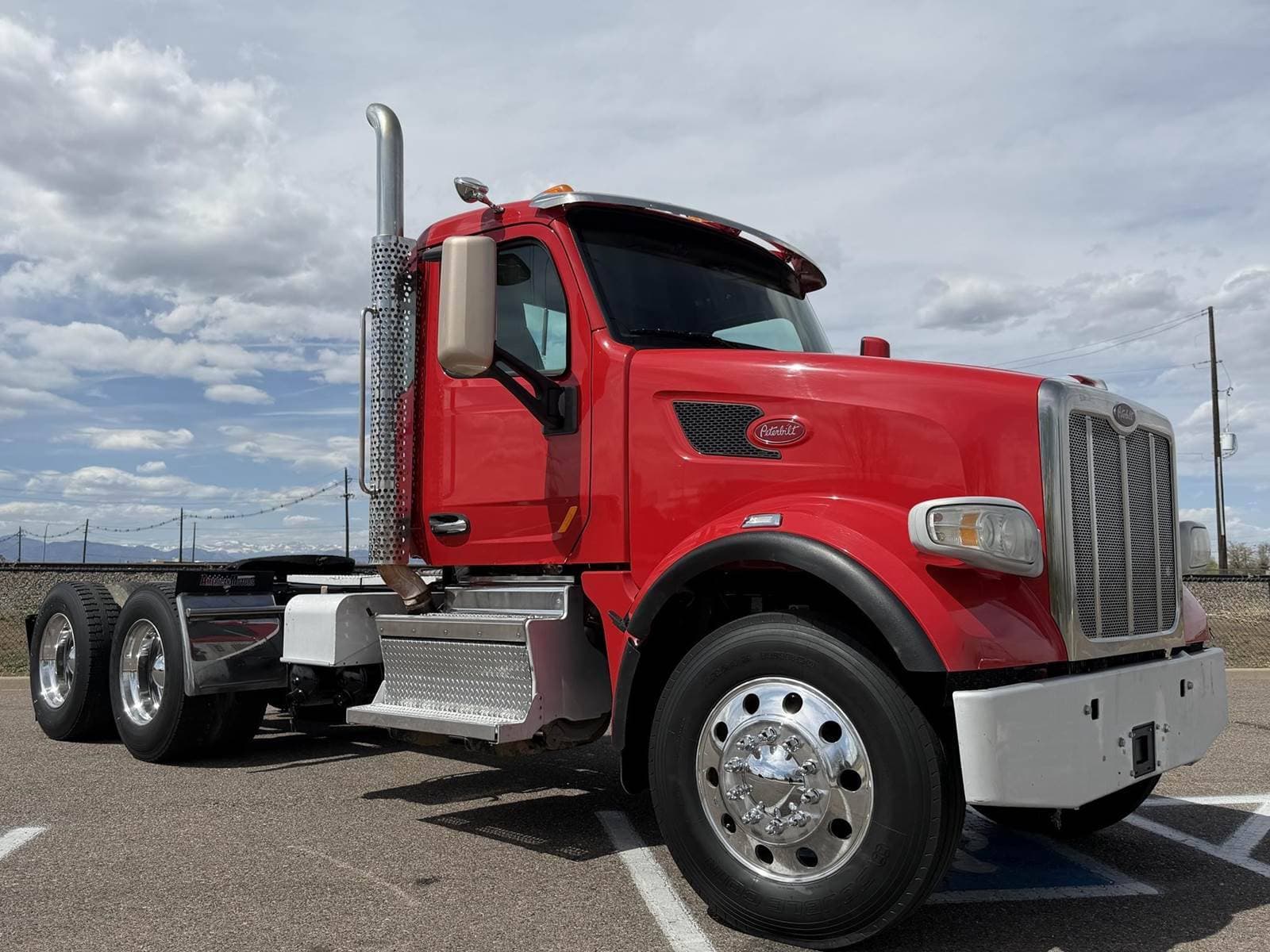 2019 Peterbilt 567 image 1