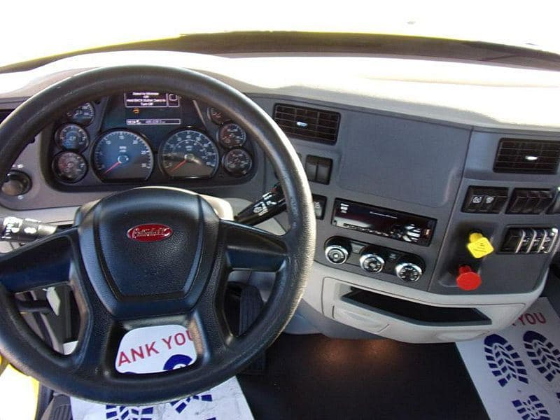 2021 Peterbilt 579 image 12