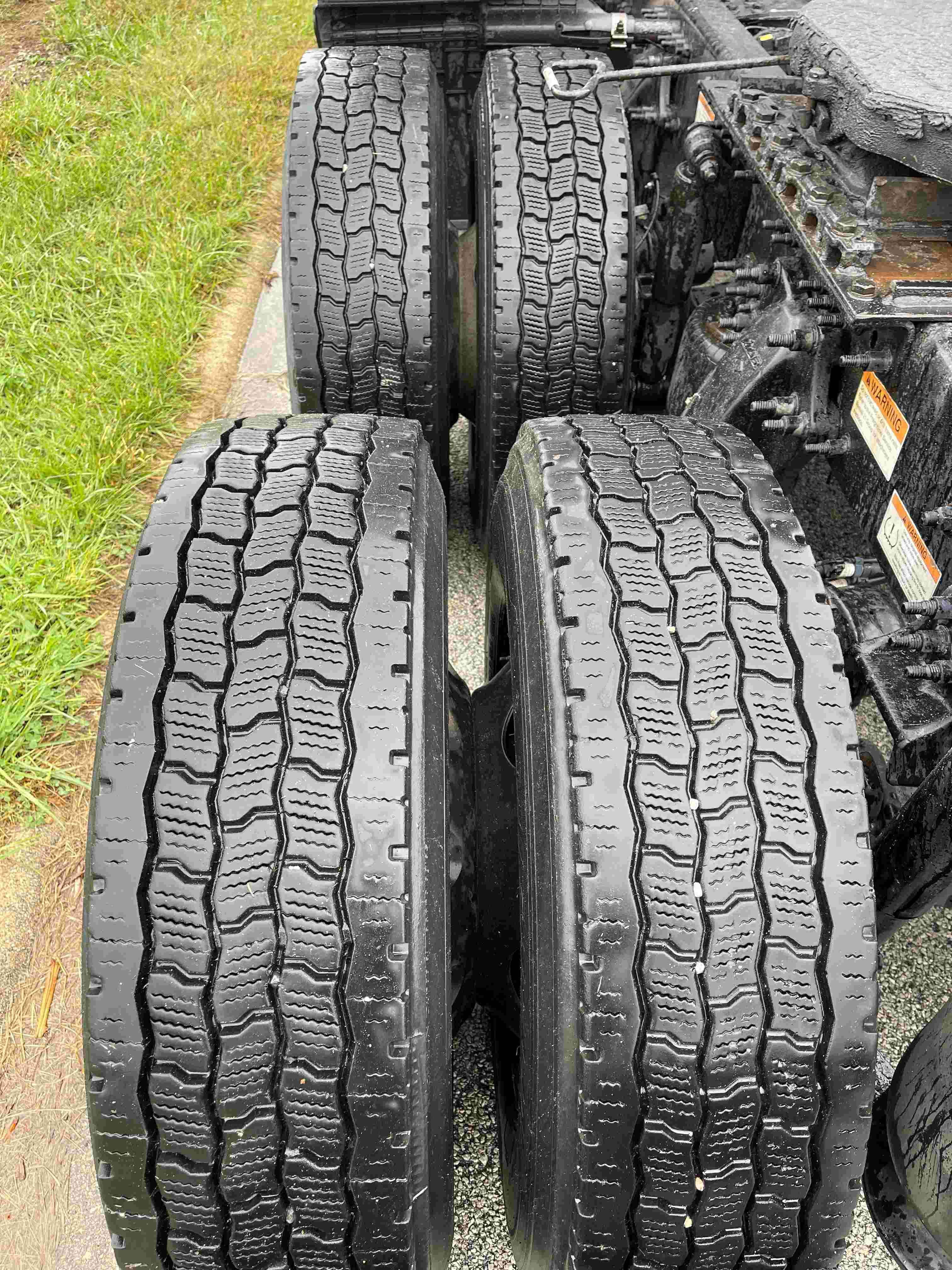 2021 Freightliner Cascadia 126 image 11