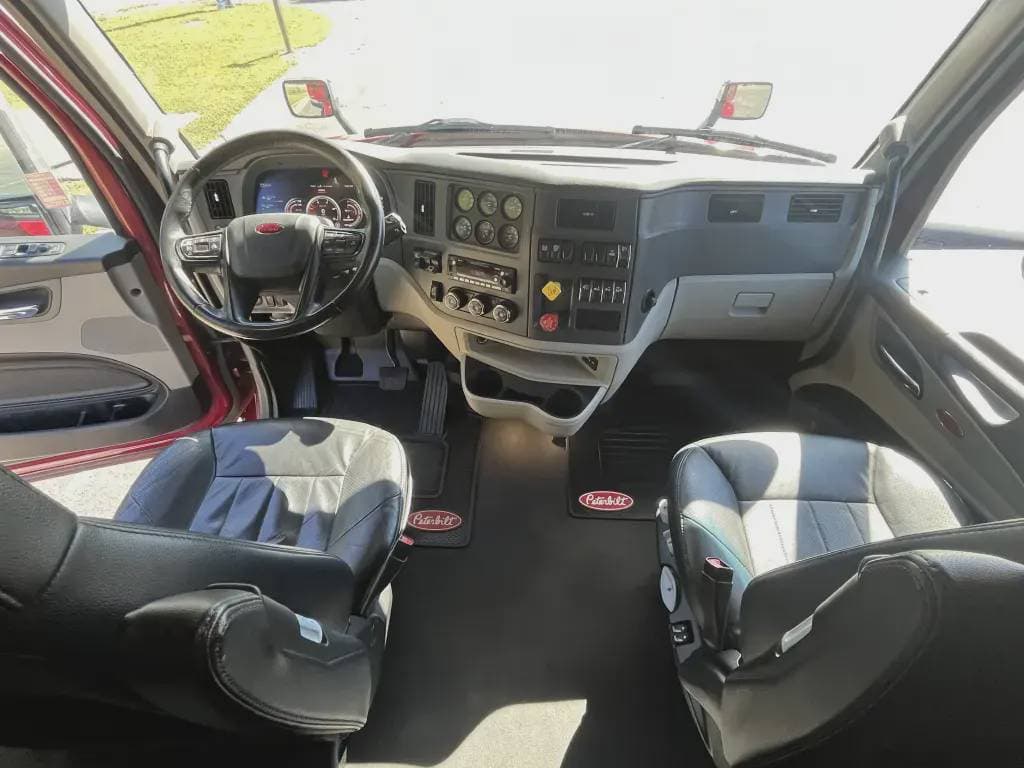 2023 Peterbilt 579 image 11