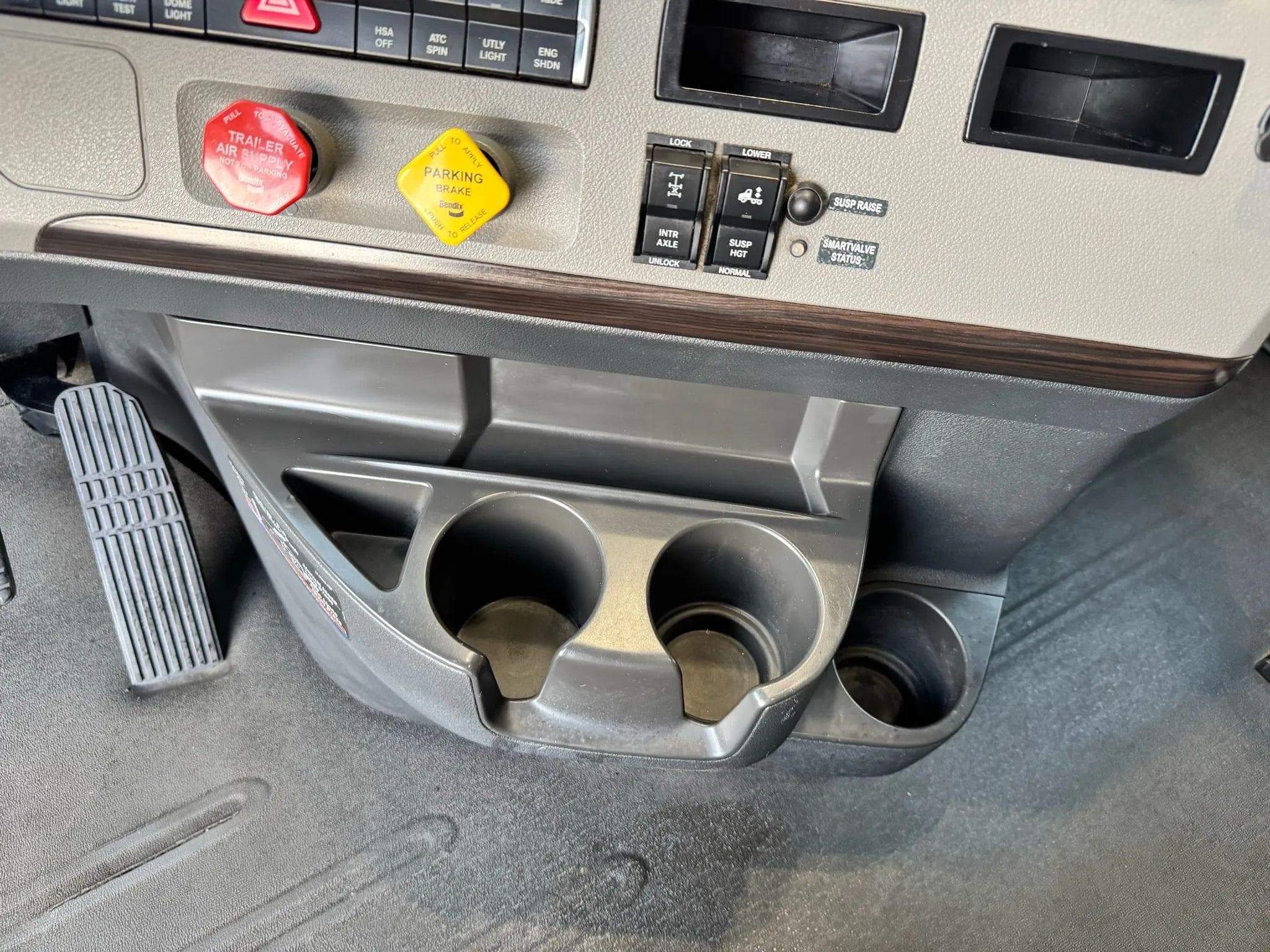 2020 Freightliner Cascadia image 24