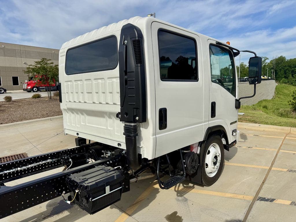 New 2027 ISUZU NPR-HD image 11