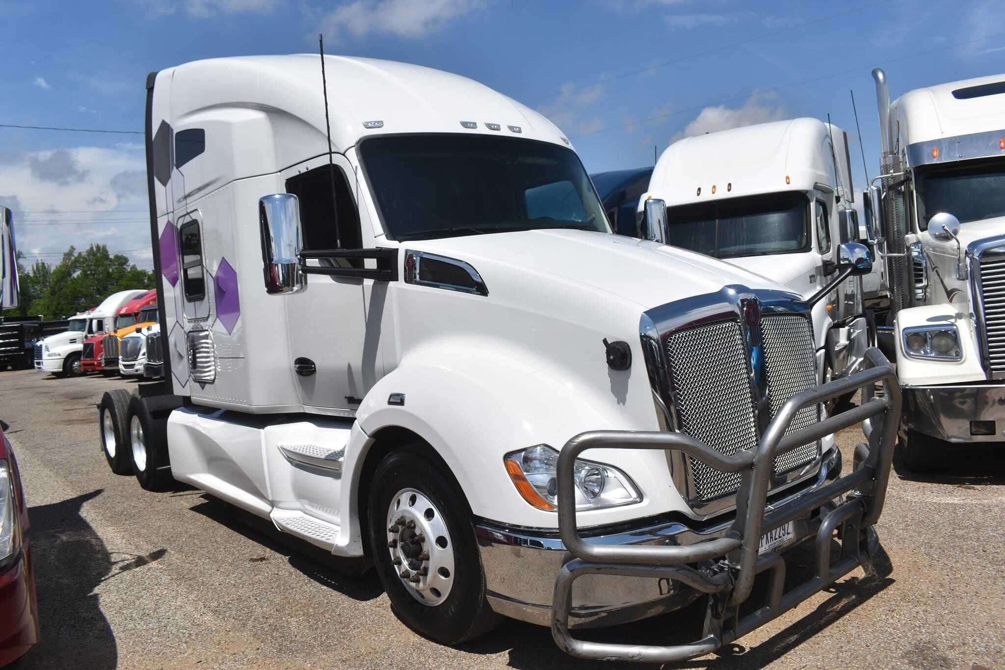 2022 Kenworth T680 image 3