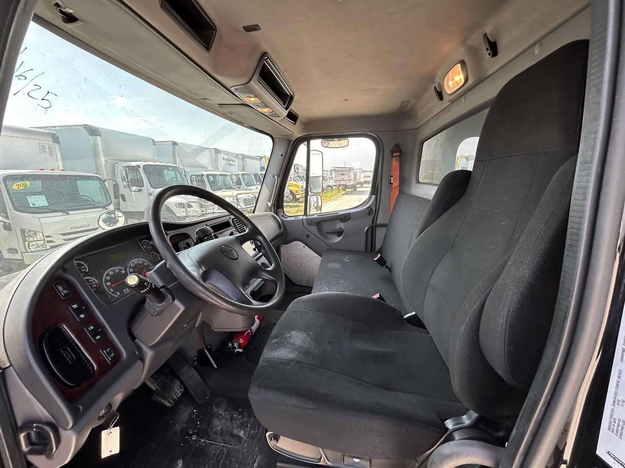 2019 Freightliner M2 image 12