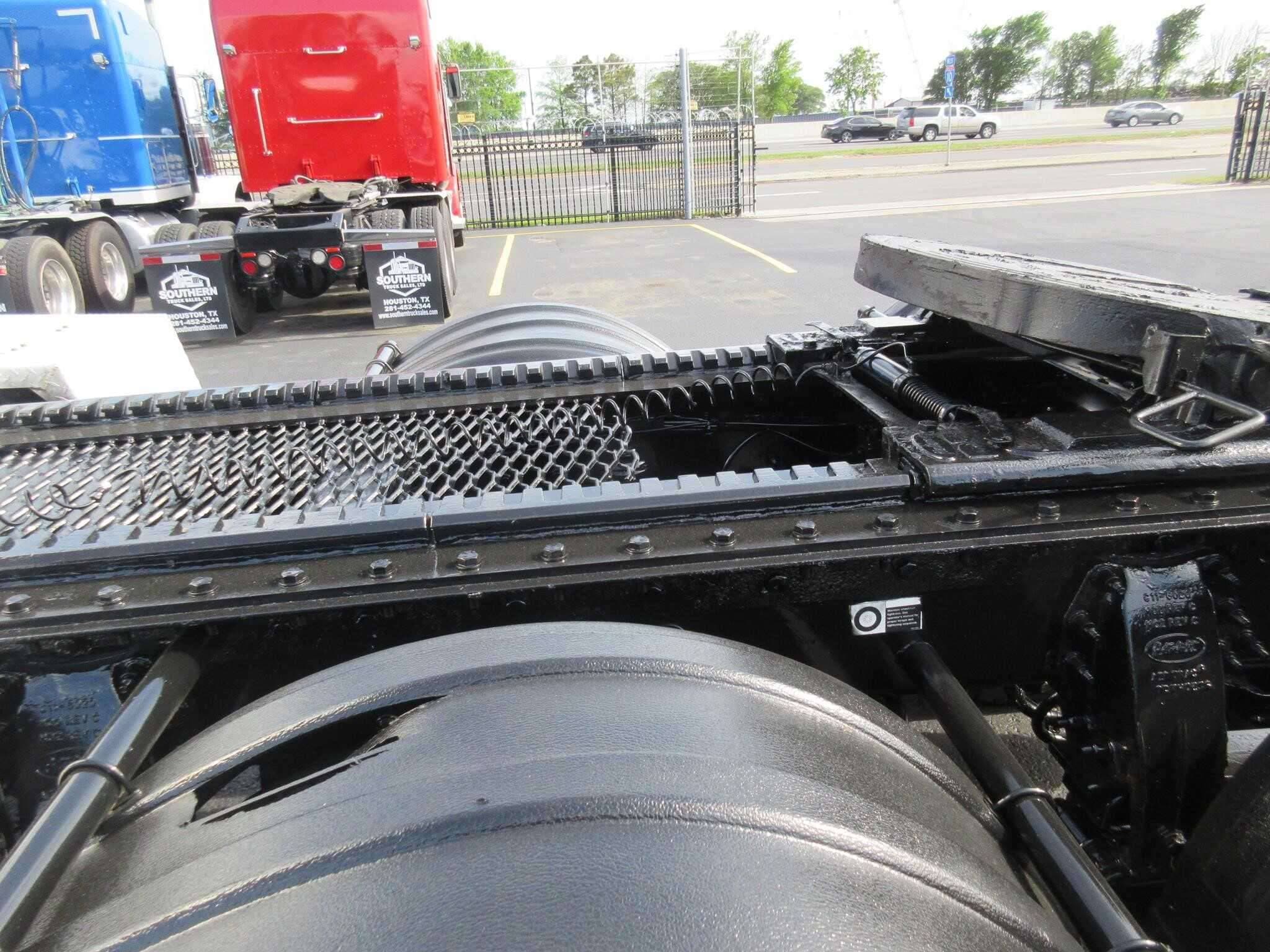2020 Peterbilt 567 image 25