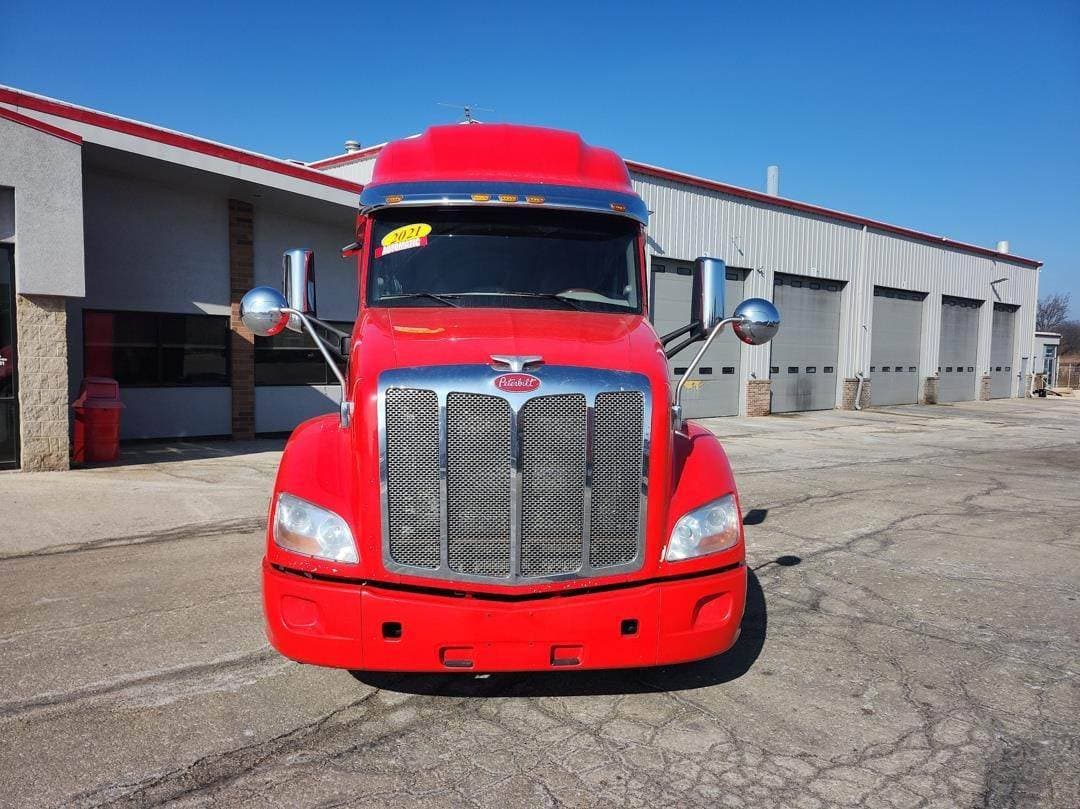 2021 Peterbilt 579 image 2