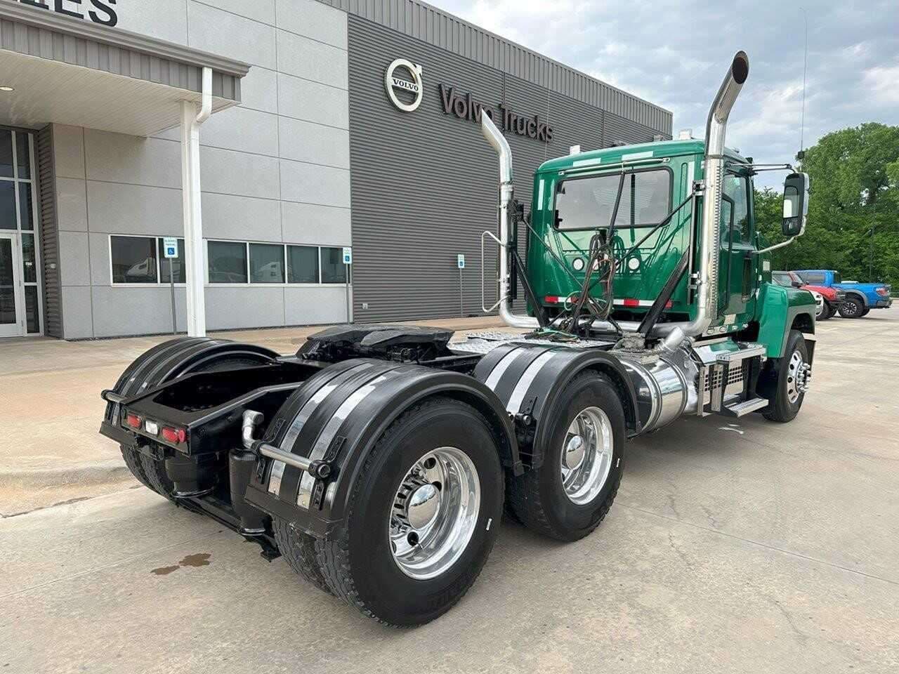 2021 Mack Pinnacle image 5