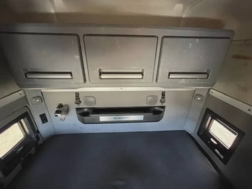 Used 2020 MACK Conventional - Sleeper Truck image 13