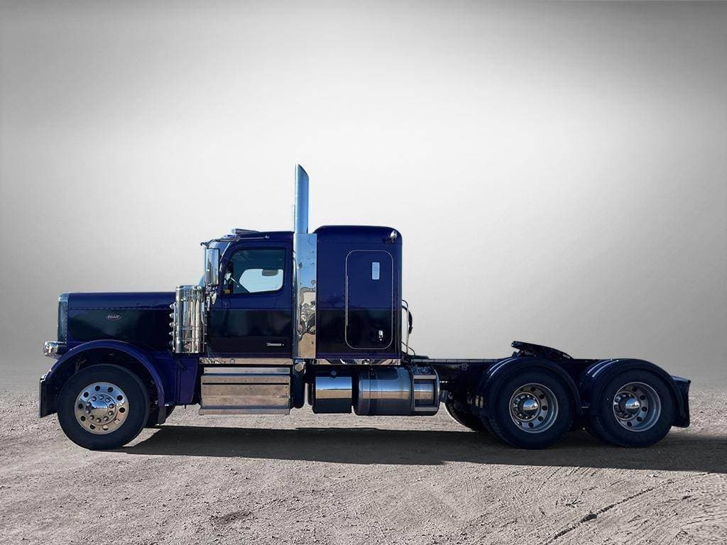 2025 Peterbilt 589 image 3