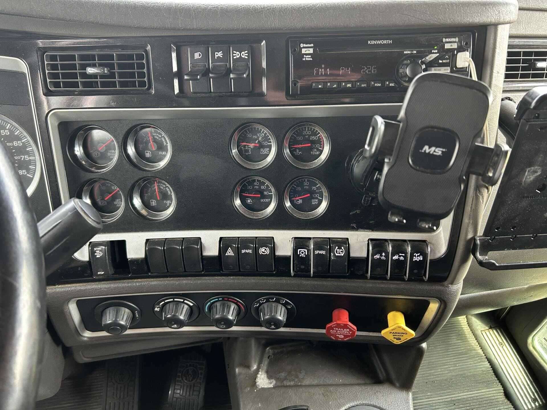 2019 Kenworth T8 Series image 12