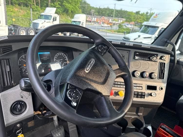 2019 Freightliner Cascadia 126 Day Cab Truck - 435HP, 12 Speed Automatic image 11