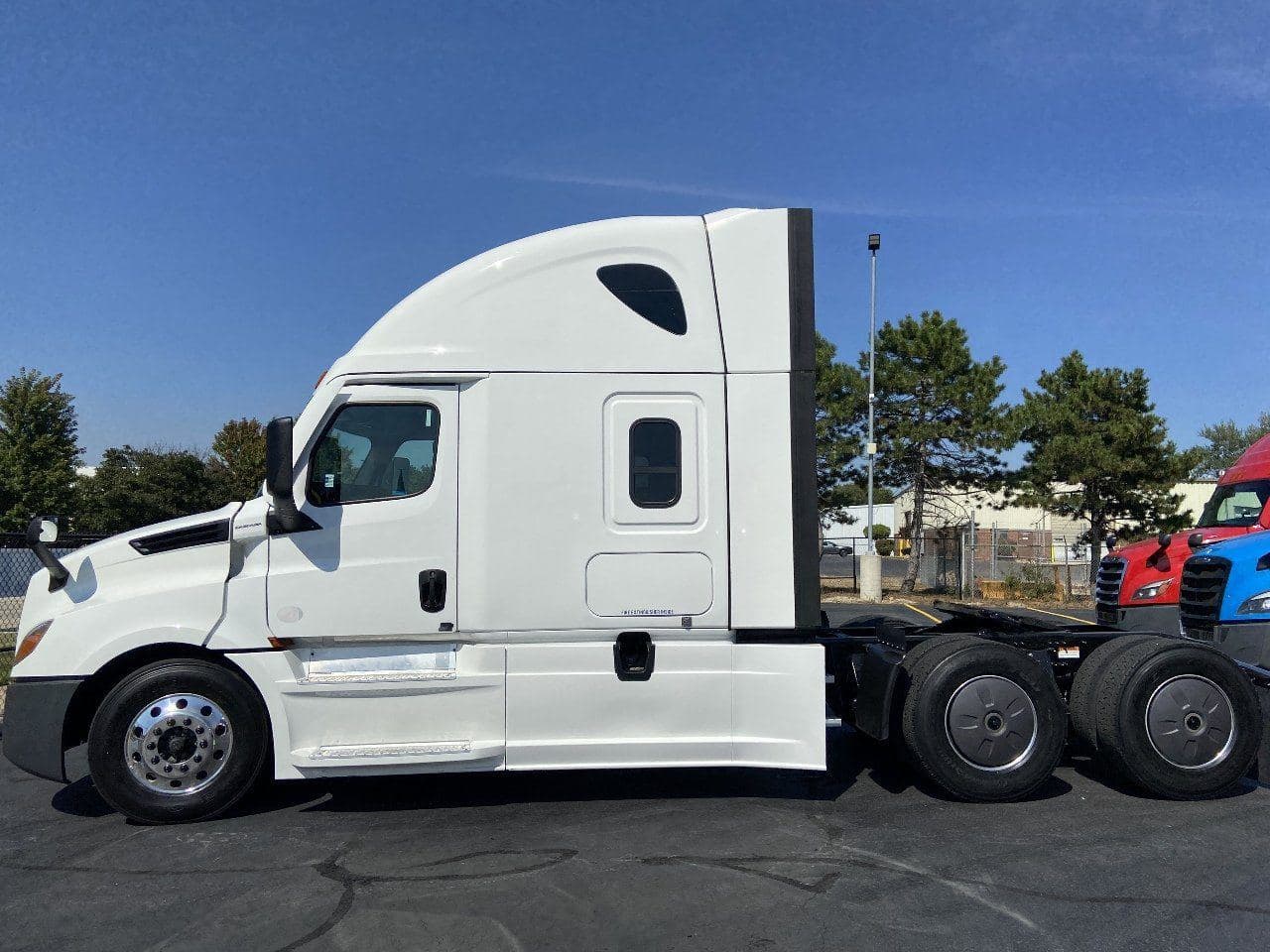 2021 FREIGHTLINER Cascadia CA126 Tandem Axle Sleeper image 8