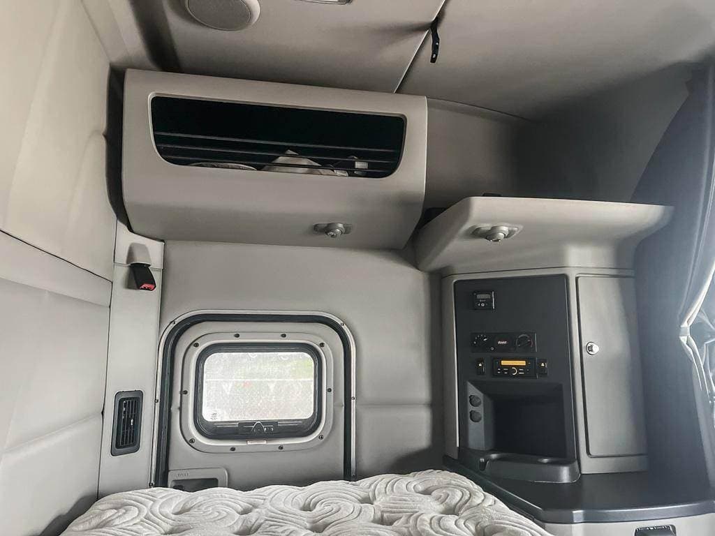 2018 Peterbilt 579 image 6