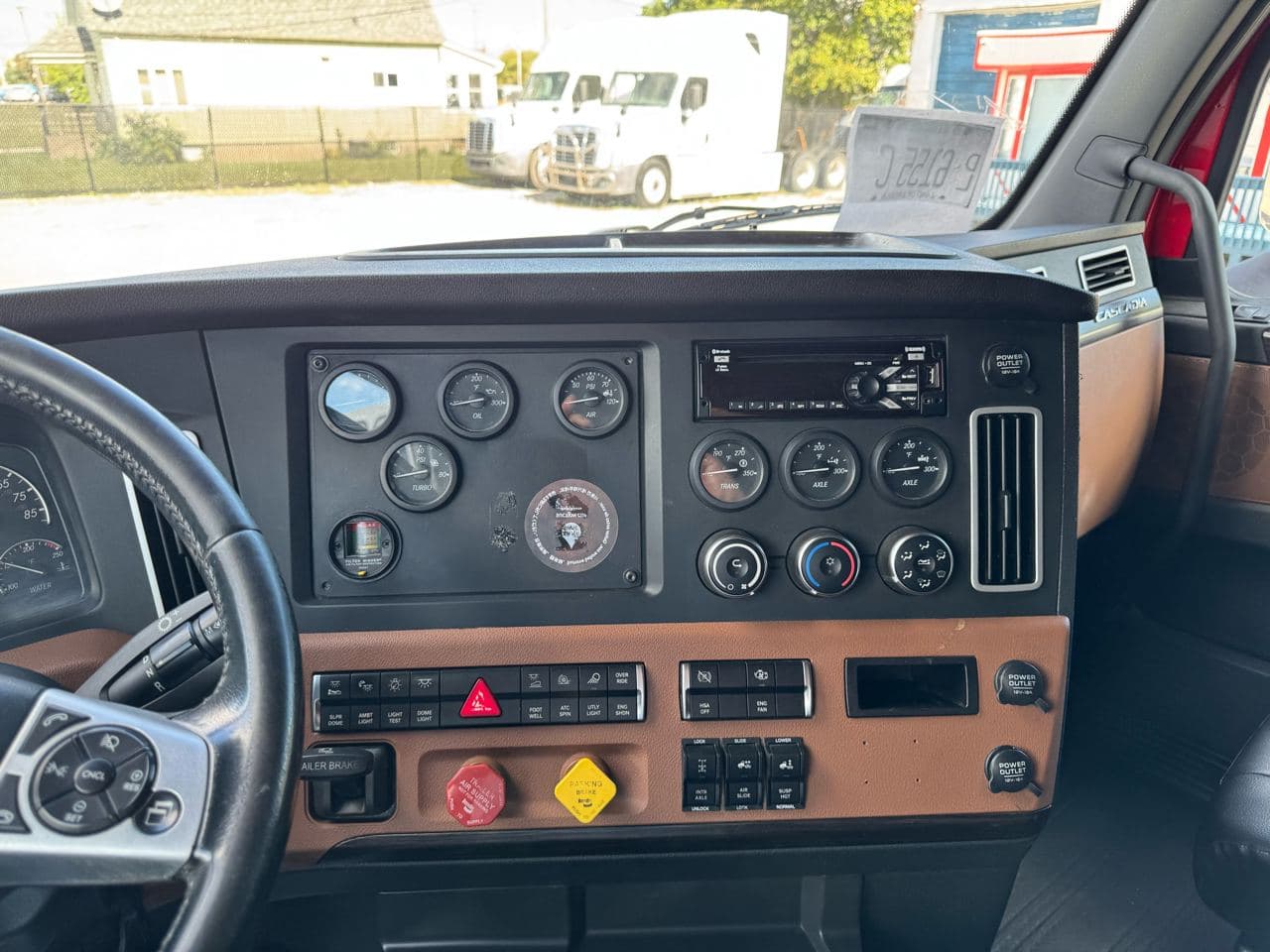 2018 Freightliner Cascadia image 14