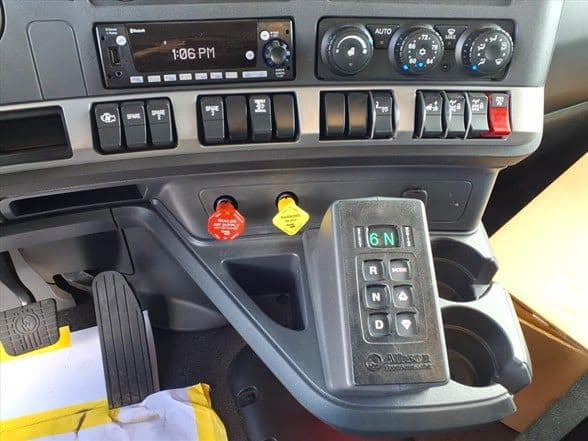 2026 Kenworth T880 image 13